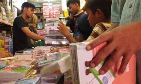 PTM Penuh Dimulai, Toko Buku di Sleman Masih Sepi