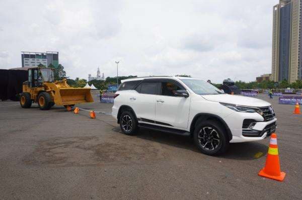 Profil New Toyota Fortuner 2.8 VRZ 4x4 A/T GR Sport