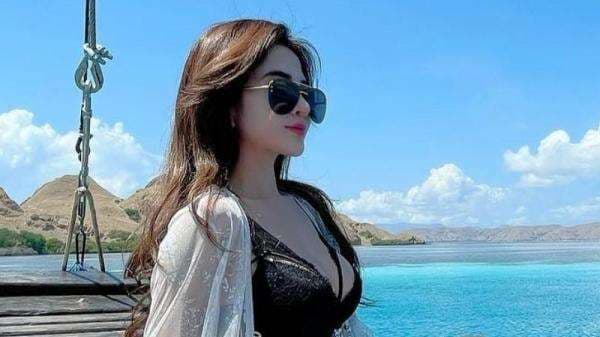 5 Outfit ke Pantai ala Aldira Chena, Si Barbie Medan Makin Seksi!