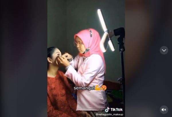 Kisah Haru Neli Agustin, Perias Kampung yang Dihujat tapi Kini Sukses Jadi MUA