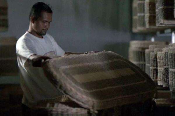 Peti Mati dari Eceng Gondok Tembus Pasar Belanda hingga Amerika, Omzetnya Miliaran!