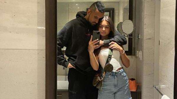 Jelang Australian Open, Nick Kyrgios Mesra dengan Pacar Baru di Pinggir Lapangan Jelang Australian Open, Nick Kyrgios Mesra dengan Pacar Baru di Pinggir Lapangan