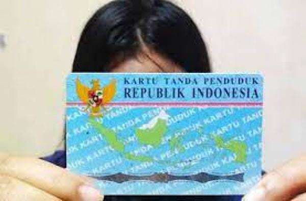 Terkait Fenomena NFT, Dirjen Dukcapil Ingatkan Bahaya Unggah Selfie Bareng KTP