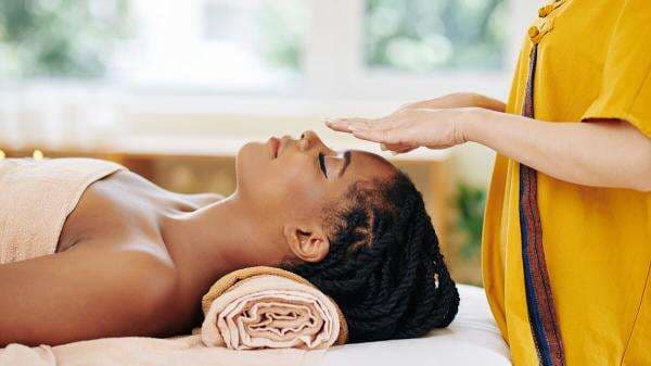 Mengenal Terapi Reiki Dan 5 Manfaatnya Untuk Kesehatan Tubuh