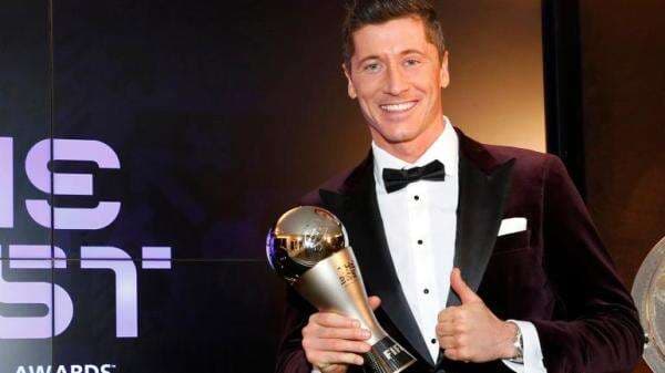 Ronaldo Kinclong, Robert Lewandowski Terbaik Sejagat