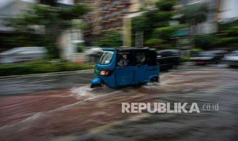 In Picture: Jalan Raya Cikini Tergenang Banjir In Picture: Jalan Raya Cikini Tergenang Banjir