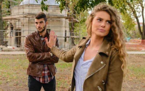 5 Tanda Pria Terlalu Dominan dalam Hubungan, Hati-hati Ladies!