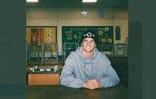 VIDEO: Mason Mount Datangi Bekas Sekolah, lalu Menantang Para Siswa untuk Adu Free Kick