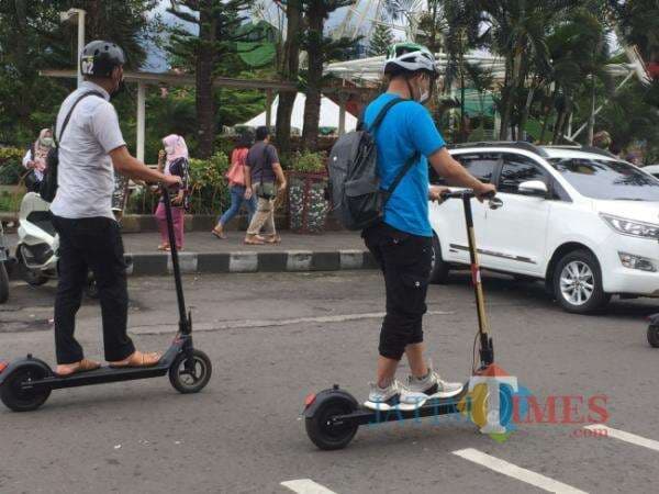 Viralnya Skuter Listrik Digemari Wisatawan di Alun-Alun Kota Batu dari Berbagai Daerah