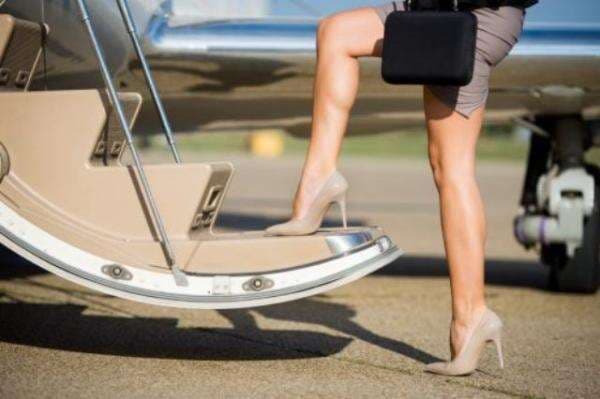 Jangan Pakai <i>High Heels</i> saat Naik Pesawat, Ini Sederet Bahayanya!