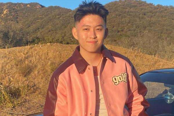 Lirik Lagu New Tooth Rich Brian dan Terjemahan