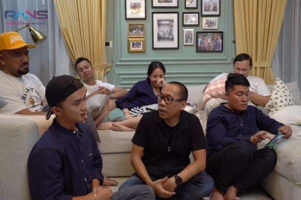 Sebut Raffi Ahmad Gila Kerja Sampai Lupa Istri, Merry: Di Otaknya Duit Mulu Kasian sama Mbak Gigi Sebut Raffi Ahmad Gila Kerja Sampai Lupa Istri, Merry: Di Otaknya Duit Mulu Kasian sama Mbak Gigi