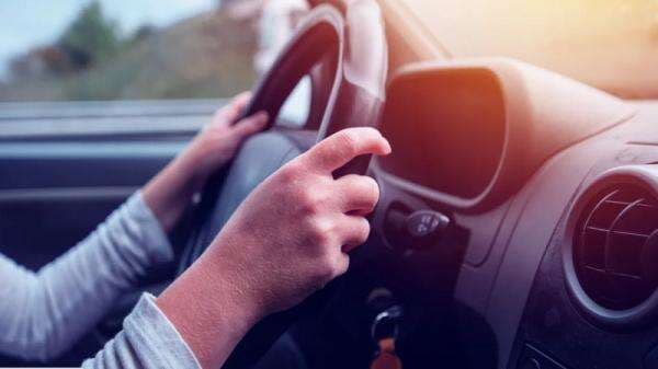 Begini Beda Cara Kerja Power Steering Hidrolik dan Elektrik pada Mobil