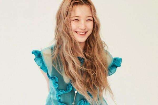 Resolusi 2022 Baek Ji Heon fromis_9, Ingin Punya SIM dan Akting!