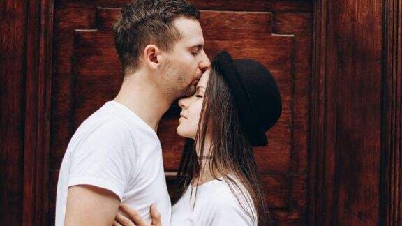 Ssstt! Yuk Kenali Tipe-tipe Ciuman Dulu, Kamu Suka yang Mana?