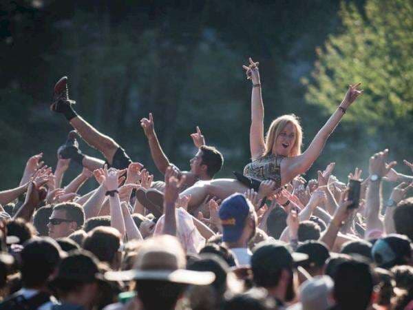 Sejarah Moshing, Bentuk Ekspresi yang Memicu Adrenalin saat Konser!