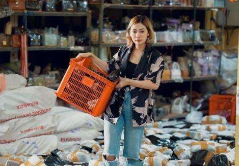 Wanita Ini Ngaku Cuma Lulusan SD dan Punya Utang Ratusan Juta, Kini Jadi Crazy Rich Surabaya Wanita Ini Ngaku Cuma Lulusan SD dan Punya Utang Ratusan Juta, Kini Jadi Crazy Rich Surabaya