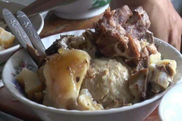 Viral! Kedai Bakso Tawarkan 40 Menu, dari Isi Perut Sapi hingga Sumsum, Sehari Habis 3 Kuintal Daging