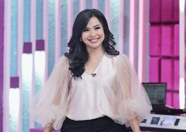 Feni Rose Unggah Foto Bareng sang Cucu, Netizen: Oma Awet Muda