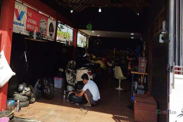 Punya Vespa Matic, Ini Waktu Yang Tepat Ganti Oli Mesin