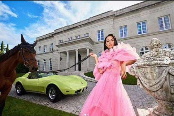 Saking Besar Rumahnya Ronaldo, Georgina Rodriguez Butuh 30 Menit ke Ruang Tamu