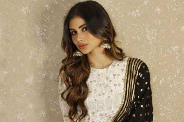 Mouni Roy dan Suraj Nambiar Nikah Akhir Januari, Minta Orang Terdekat Rahasiakan Undangan