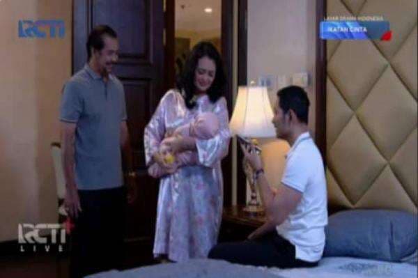 Ikatan Cinta 25 Januari 2022: Nino Terharu Berhasil Tenangkan Tangisan Keisha, Bu Chandra Senang Ikatan Cinta 25 Januari 2022: Nino Terharu Berhasil Tenangkan Tangisan Keisha, Bu Chandra Senang