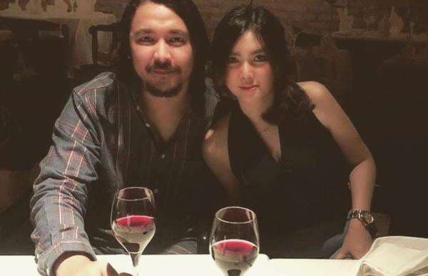 Selamat! Ello Resmi Nikahi Cindy Maria, Langsung Rangkul Istri usai Pemberkatan