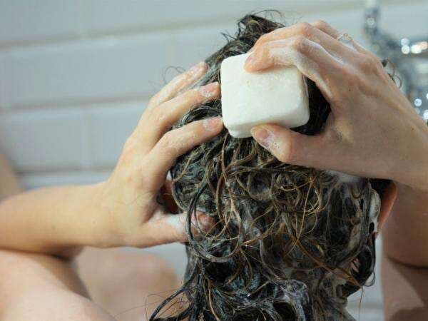 Sama-Sama Ramah Lingkungan, Kenali Perbedaan Sampo Batang Berbasis Sabun dengan Sampo Batang Syndet