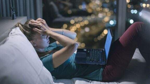 Sering Begadang? Jangan Heran Kalau 5 Dampak Negatif Ini Terjadi Pada Tubuh Kamu