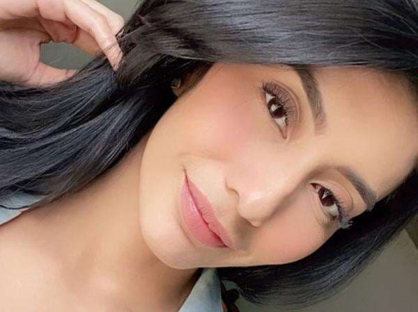 3 Gaya Foto Kekinian ala Tyas Mirasih Dalam Balutan Bra, si Janda Seksi