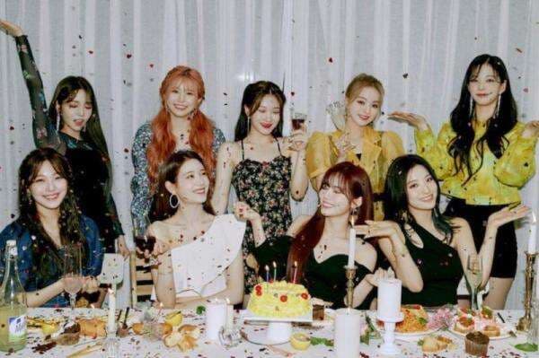 fromis_9 Cetak Rekor Penjualan Album, Midnight Guest Terjual 50 Ribu Copy Sehari