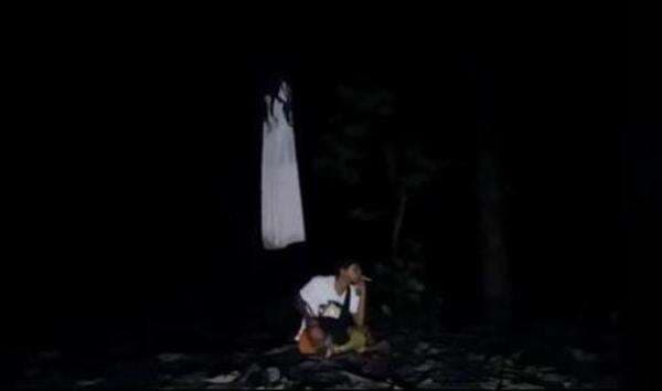 Disamperin Kuntilanak Terbang <i>Cekikikan</i>, Pemuda Ini Santuy Banget Sambil <i>Ngudud</i>