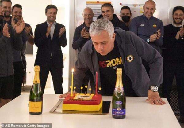 Jose Mourinho, Dapat Kejutan Di Milad Ke-59