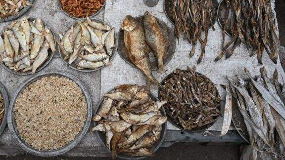 4 Efek Samping yang Akan Terjadi pada Tubuh Jika Terlalu Banyak Makan Ikan Asin, Bahaya Banget!