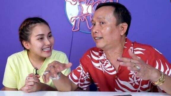 Pensiun Jadi PNS, Ayah Ayu Ting Ting Banting Setir Jualan `Nasi Pedas Ayah Ojak`, Harganya Malah Diprotes: di Warteg Segitu Cuma Rp15 Ribu! Pensiun Jadi PNS, Ayah Ayu Ting Ting Banting Setir Jualan `Nasi Pedas Ayah Ojak`, Harganya Malah Diprotes: di Warteg Segitu Cuma Rp15 Ribu!