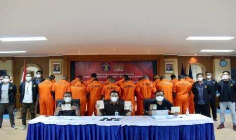 Imigrasi Jakarta Utara Amankan 18 WNA dari Gading Nias Residence Imigrasi Jakarta Utara Amankan 18 WNA dari Gading Nias Residence