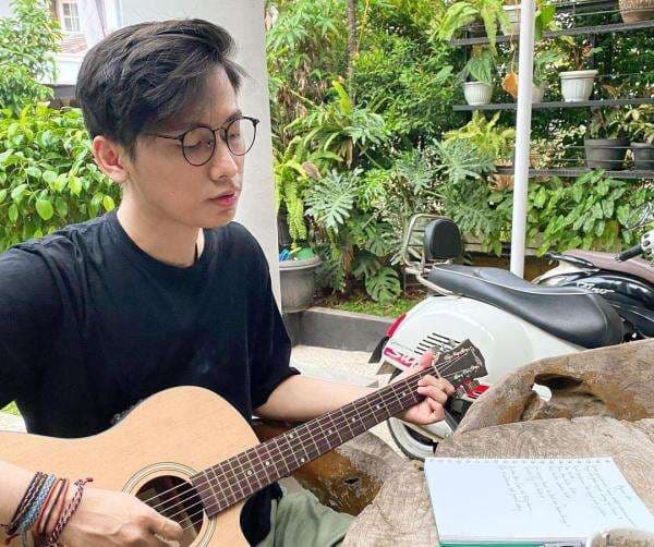 Lirik Lagu dan Chord Gitar Ajarkan Aku- Arvian Dwi