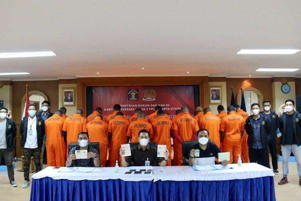 18 WNA Diamankan Imigrasi di Apartemen Gading Nias