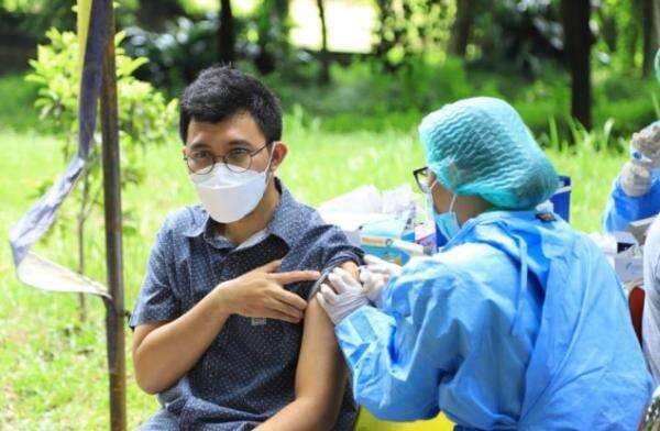 Supaya Warga Tak Stres, Vaksinasi di Puskesmas Poris Plawad Digelar di Hutan Kota