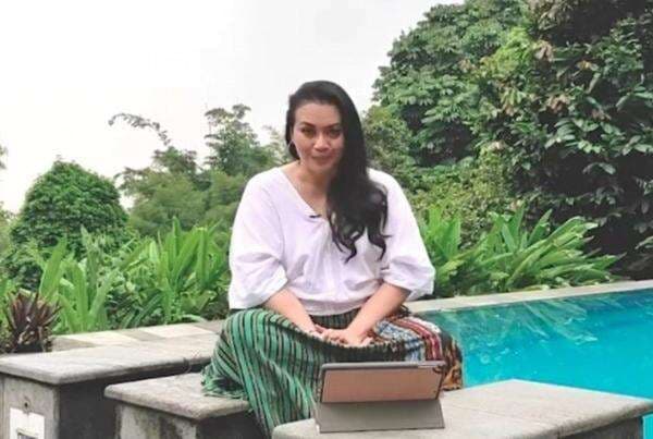 Dokter Robbi Buka-bukaan di Depan Zoya Amirin, Istri Makin Hot