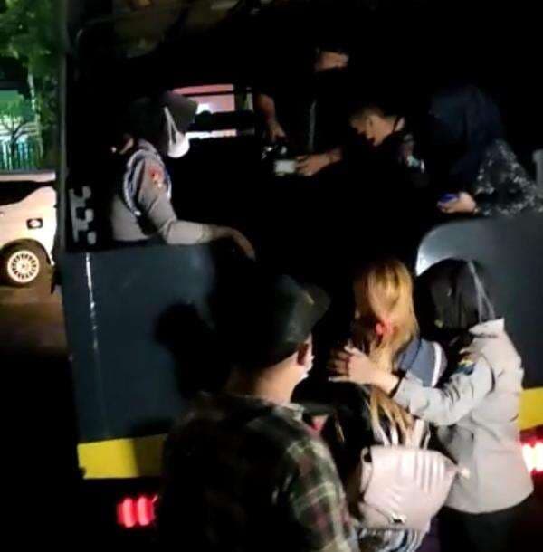 Razia Hotel di Kota Probolinggo, Petugas Gabungan Amankan Wanita Diduga Open BO