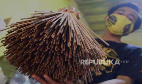 Hukum Membakar Bukhur Atau Dupa dalam Islam