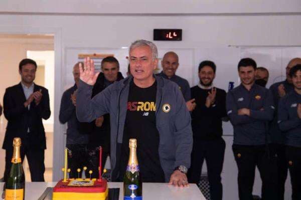 Wasit Kontroversial Direkrut Jose Mourinho Perkuat Staf Pelatih AS Roma
