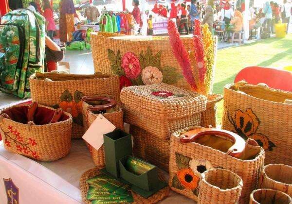 6 Contoh Kerajinan Bahan Lunak Buatan dan Alam Lengkap 6 Contoh Kerajinan Bahan Lunak Buatan dan Alam Lengkap