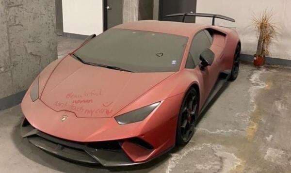 Lamborghini Ditinggal Pemiliknya Berbulan-bulan hingga Berdebu: Ada Tulisan Jangan Sentuh Mobil Saya