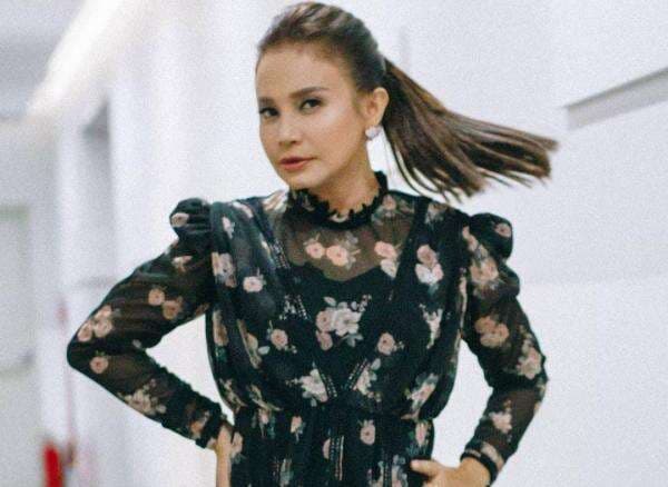 Lirik Lagu dan Chord gitar Terlalu Berharap-Rossa