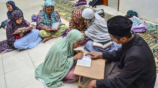 Hadits Menuntut Ilmu, Latin, Arti, Makna