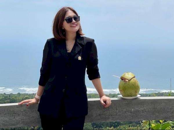Mengintip Wulan Tustiana Bersantai di Pantai Parang Endog, Perbatasan Gunungkidul-Bantul