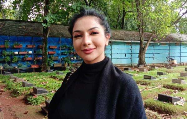 Jelang Rilis Belah Duren, Siva Aprilia Ziarah ke Makam Jupe